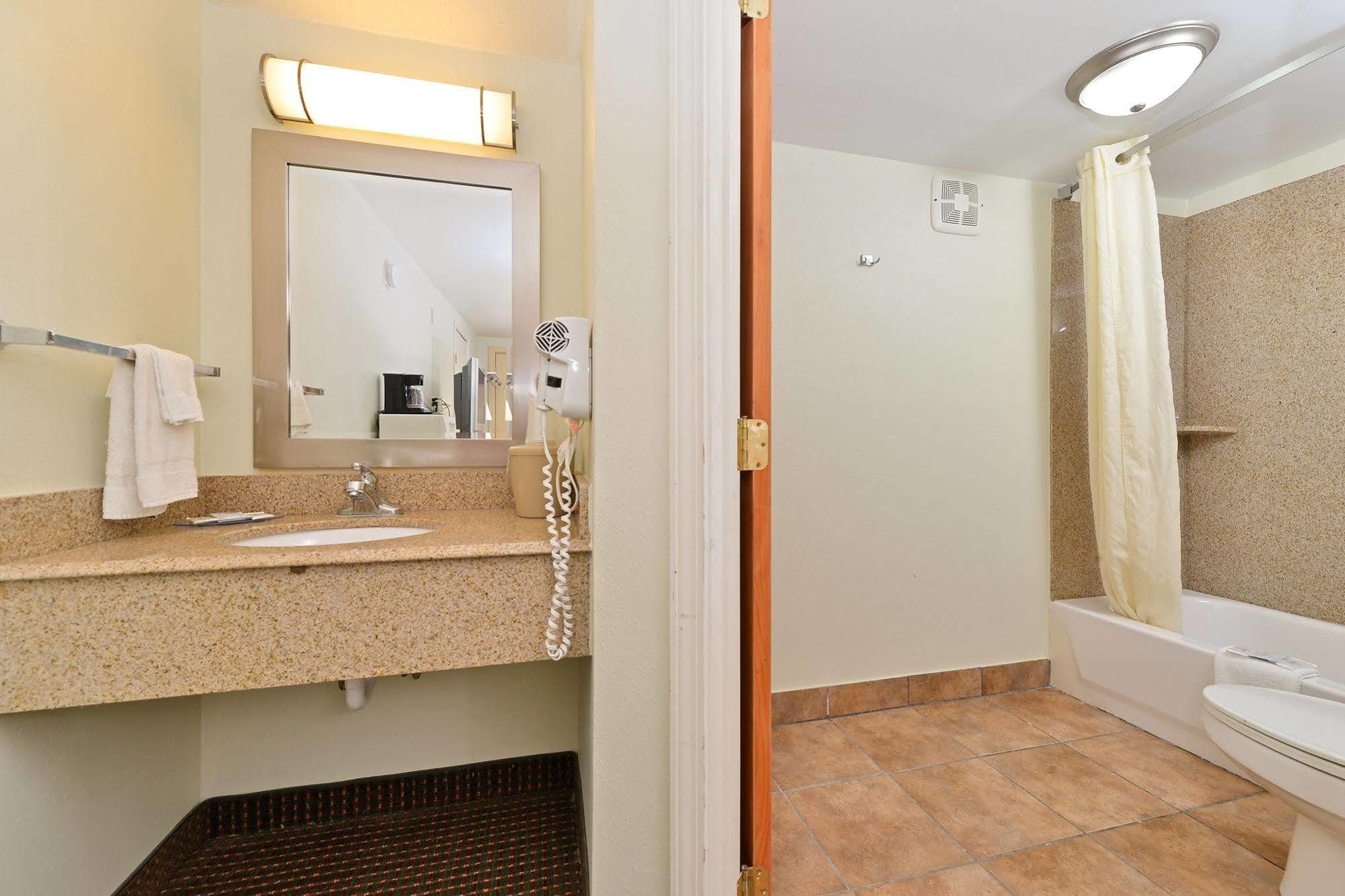Charleston Eagle Inn Экстерьер фото